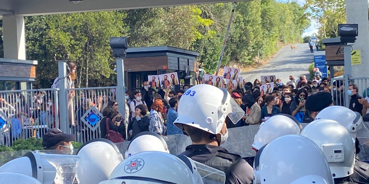 İSTANBUL VALİLİĞİ: BOĞAZİÇİ'NDEKİ EYLEMLERDE 14 KİŞİ GÖZALTINA ALINDI