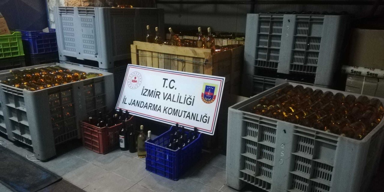 İZMİR'DE 3 BİN 465 ŞİŞE KAÇAK İÇKİ ELE GEÇİRİLDİ