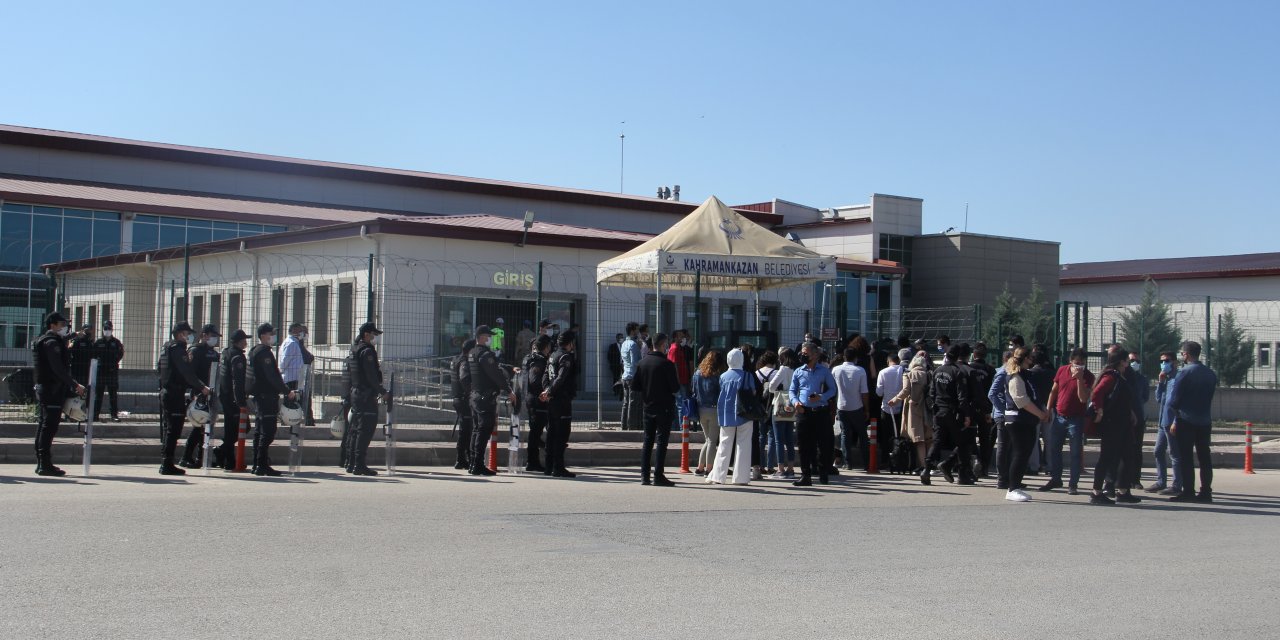 DEMİRTAŞ'IN KOBANİ DAVASI'NIN İKİNCİ DURUŞMASINDA REDDİ HAKİM TALEBİNİ AÇIKLAMASI BEKLENİYOR