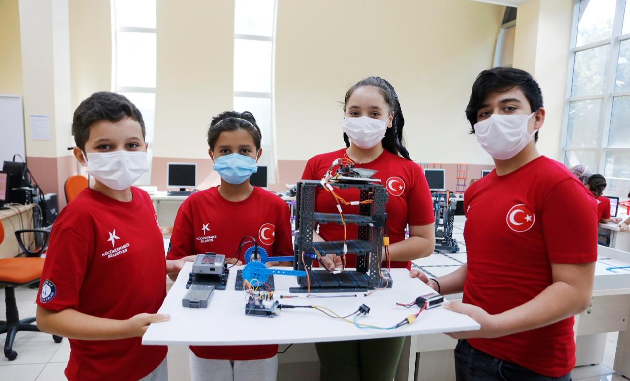 BİLGİ EVLERİ VE ÇOCUK ÜNİVERSİTESİ 3 AYRI PROJEYLE, TEKNOFEST’TE FİNALE KALDI