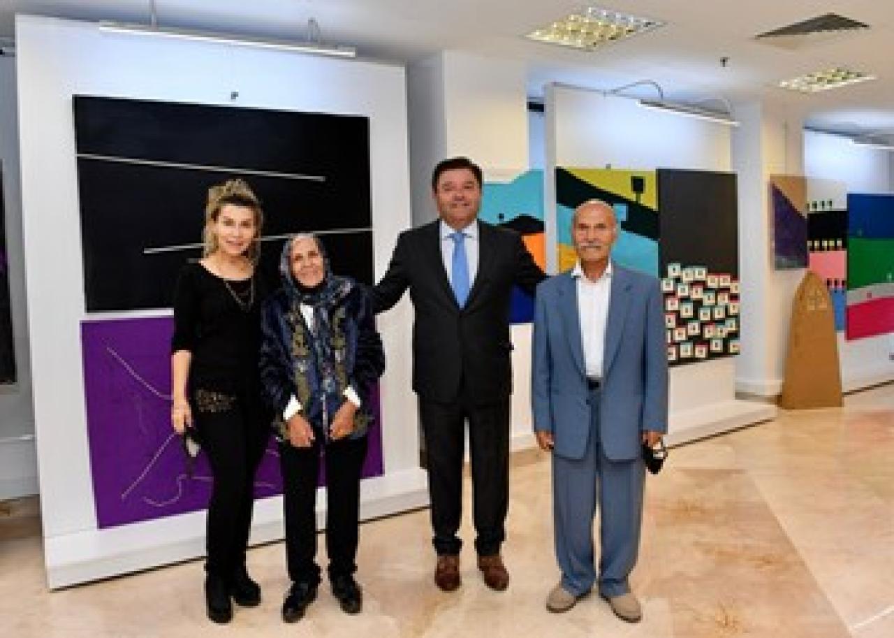 84 yaşındaki Görmüş ilk resim sergisini açtı