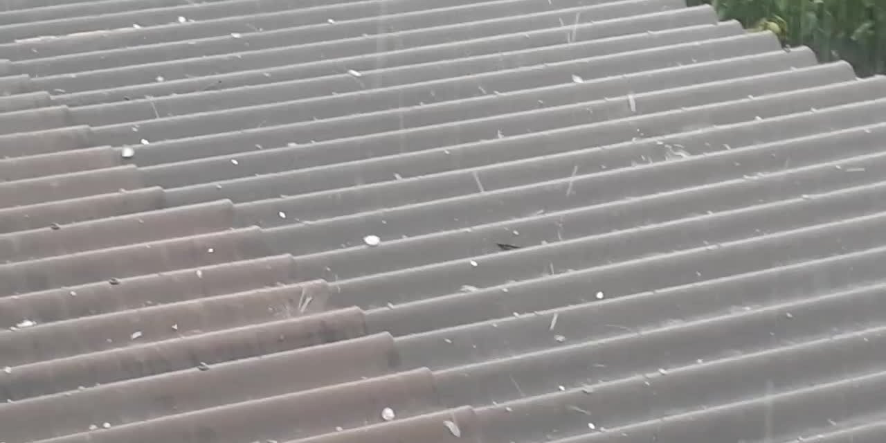 KADİRLİ'YE CEVİZ BÜYÜKLÜĞÜNDE YILDIZ ŞEKLİNDE DOLU YAĞDI