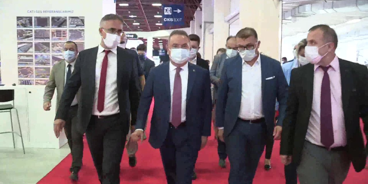 MUHİTTİN BÖCEK: "ANTALYA'NIN KARBON SALINIMINI 2030'A KADAR YÜZDE 40 AZALTMA HEDEFİMİZE İLERLİYORUZ”