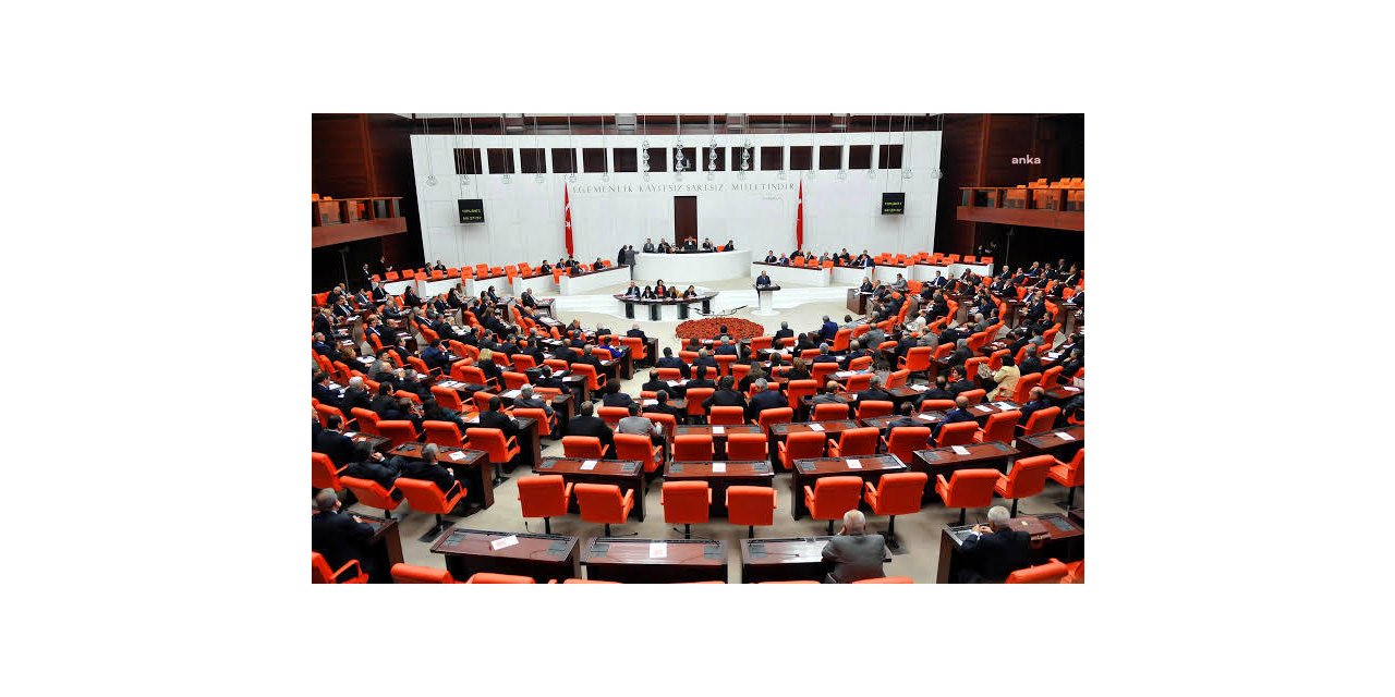 RESMİİLANLARIN GAZETELERDE YAYINLANMASINI ENGELLEYEN DÜZENLEMEDEN VAZGEÇİLDİ