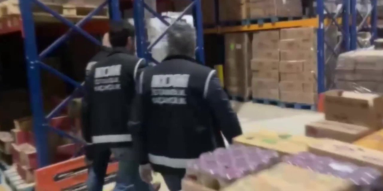İSTANBUL'DA 1 TONUN ÜZERİNDE KAÇAK NARGİLE TÜTÜNÜ ELE GEÇİRİLDİ
