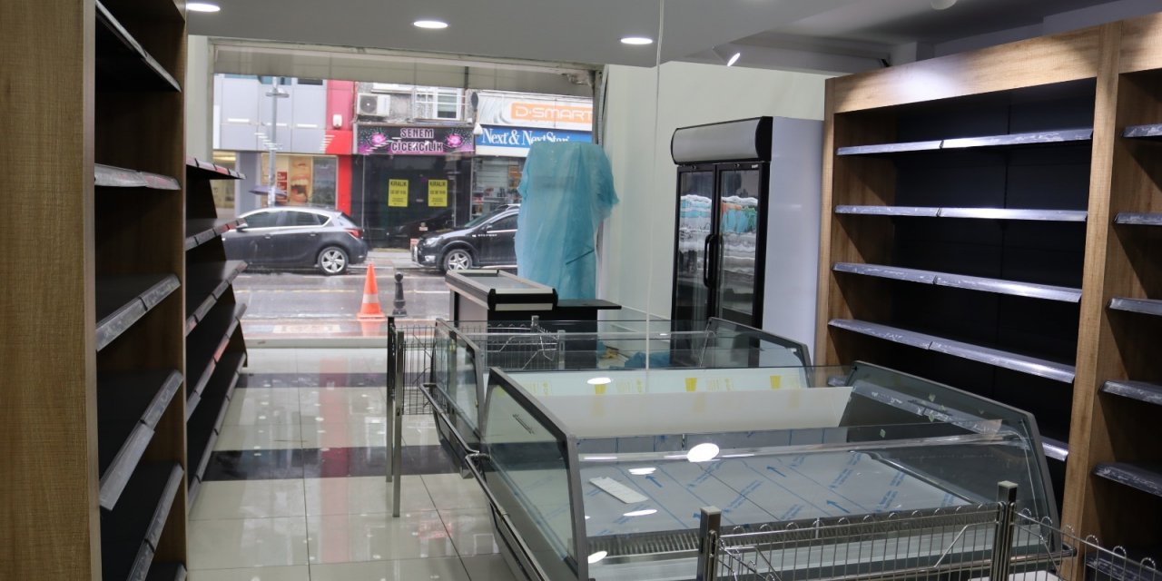 İZMİT HALK MARKET, RUHSATINI ALDI