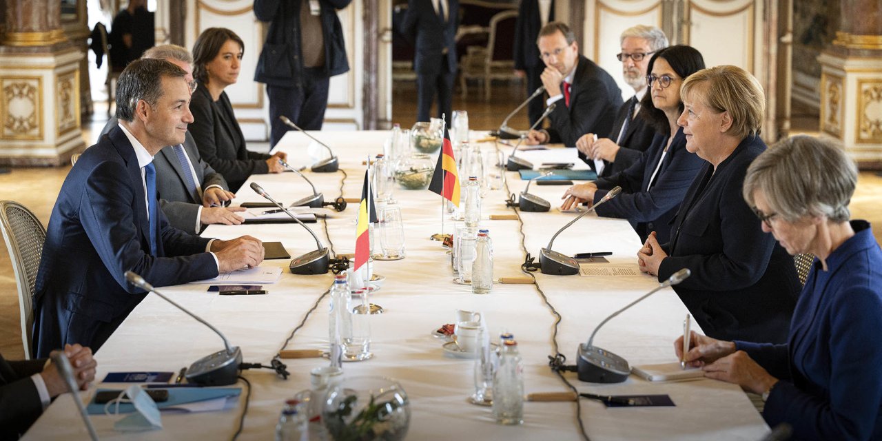 MERKEL'E BELÇİKA'NIN EN YÜKSEK ONUR NİŞANI VERİLDİ