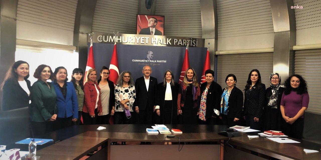 CHP LİDERİ KILIÇDAROĞLU, EŞİTLİK İÇİN KADIN PLATFORMU’NUN TEMSİLCİLERİİLE BİR ARAYA GELDİ