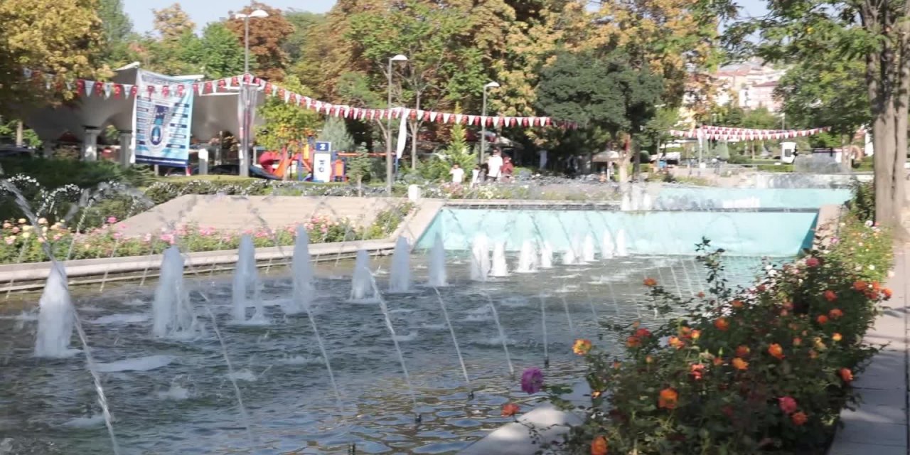 BAŞKENT’İN SİMGESİ GENÇLİK PARKI'NIN HAVUZLARI YENİLENİYOR