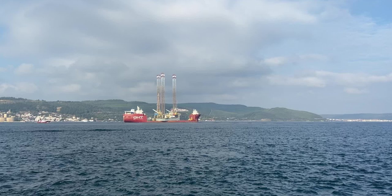 130 METRE YÜKSEKLİKTE YÜKÜ BULUNAN DEV GEMİ 1915 ÇANAKKALE KÖPRÜSÜ ALTINDAN GEÇEMEDİ