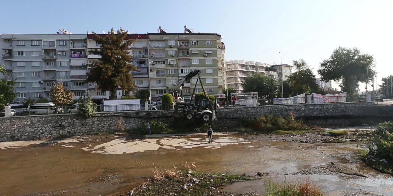 EFELER BELEDİYESİ TABAKHANE DERESİ’Nİ TEMİZLİYOR