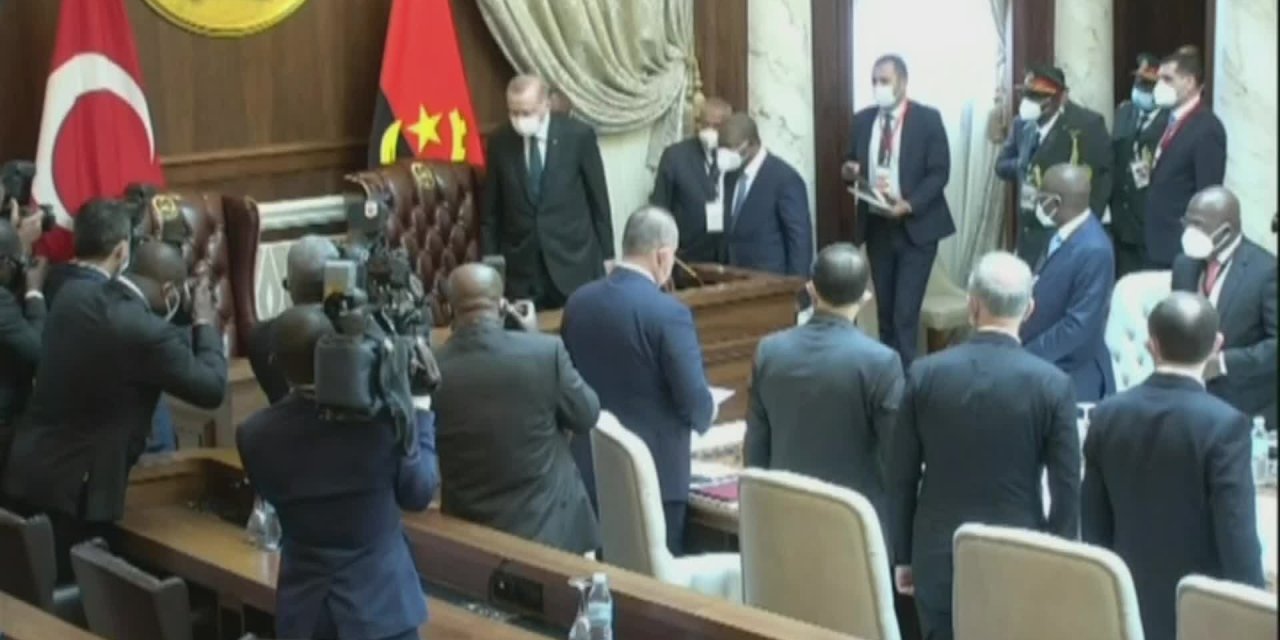 ERDOĞAN, ANGOLA CUMHURBAŞKANI LOURENÇO İLE GÖRÜŞTÜ: "DEĞERLİ DOSTUM 'VİZE SERBESTİSİ KONUSUNDA SÜRATLE BU ADIMI ATMAMIZDA ENDİŞE YOKTUR' DEDİ"