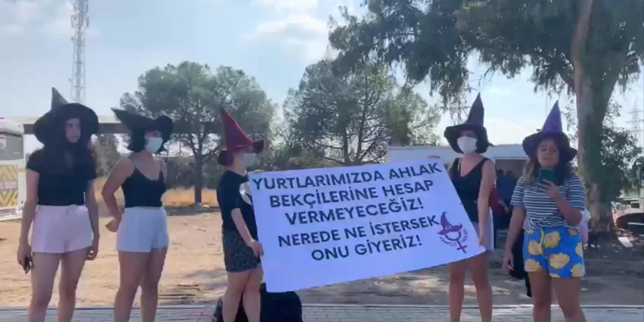 İZMİR'DEKİ CİHANNÜMA YURDU'NDA KALAN KIZ ÖĞRENCİLERDEN ŞORTLU PİJAMALI PROTESTO: "NE İSTERSEK GİYERİZ, SİZE NE"