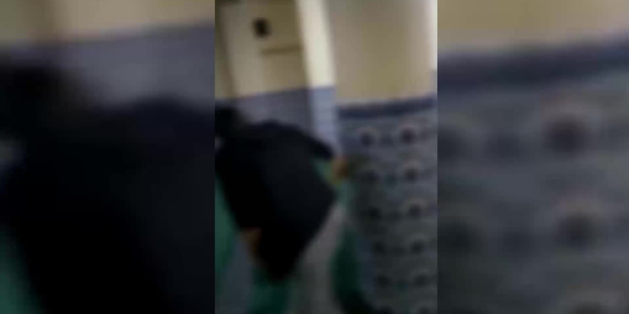 ÖĞRENCİLERE CAMİ TEMİZLETTİLER