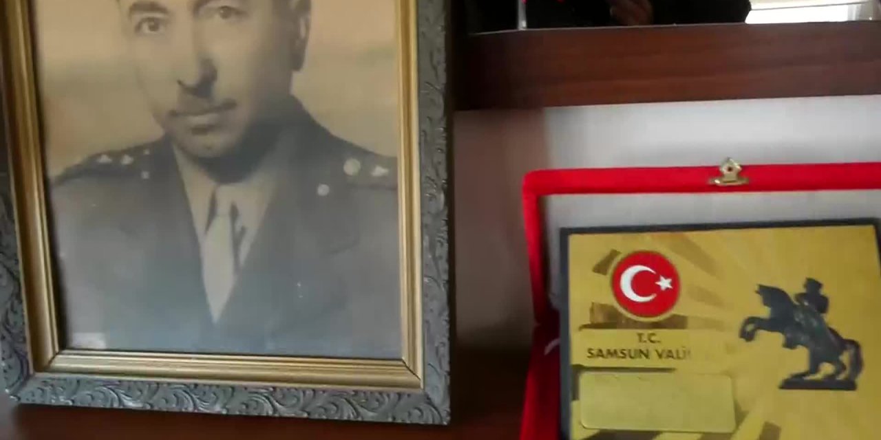 VALİ YERLİKAYA, BANDIRMA VAPURU’NUN KAPTANI İSMAİL HAKKI DURUSU’NUN TORUNUNU ZİYARET ETTİ