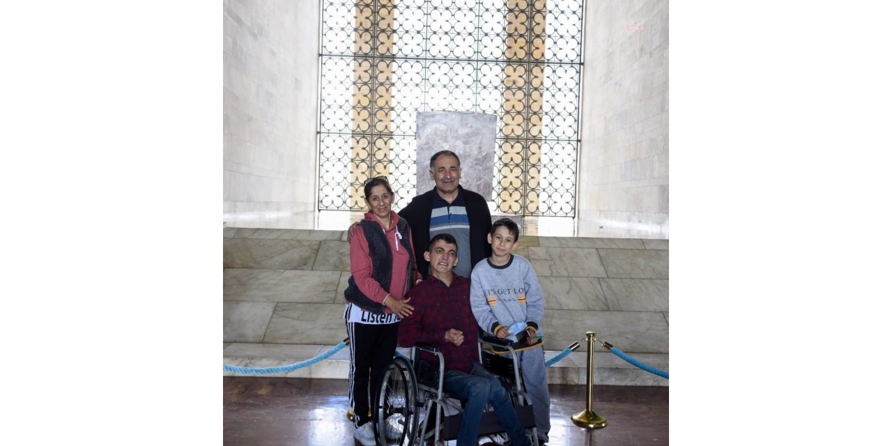 ORDULU ENGELLİ YURTTAŞIN ANITKABİR HAYALİNİ MANSUR YAVAŞ GERÇEKLEŞTİRDİ