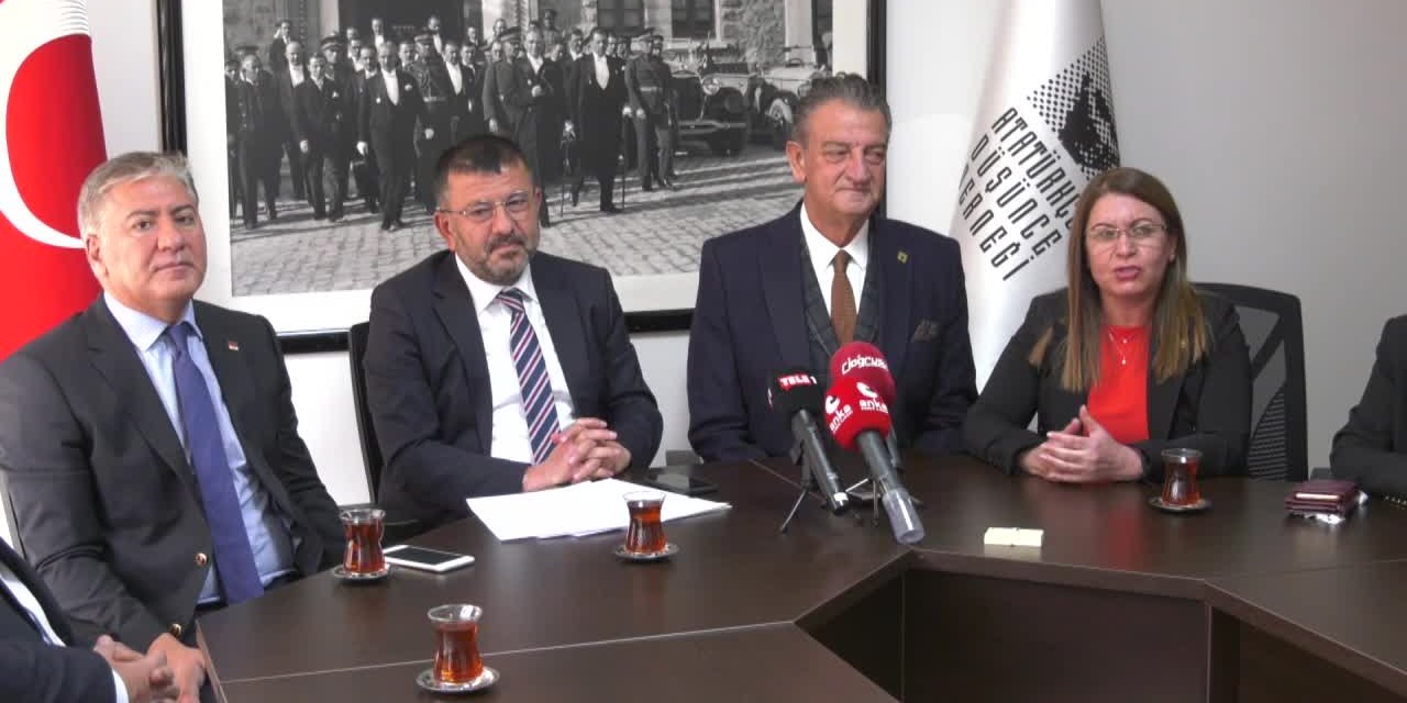 VELİ AĞBABA: "TÜGVA MESELESİ TÜRKİYE’DEKİ HERKESİN GÖRDÜĞÜ AÇIĞA ÇIKAN BİR PİSLİKTİR. ŞİMDİ FETÖ GİTTİ, TÜGVA GELİYOR"