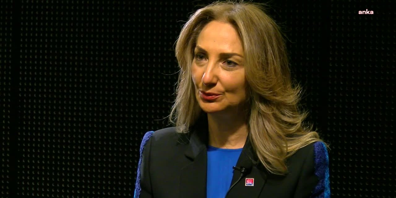 CHP KADIN KOLLARI'NDAN GENÇLERE: "AKP HÜKÜMETİNİN KARANLIĞINI BİRLİKTE YIRTIP ATACAĞIZ"
