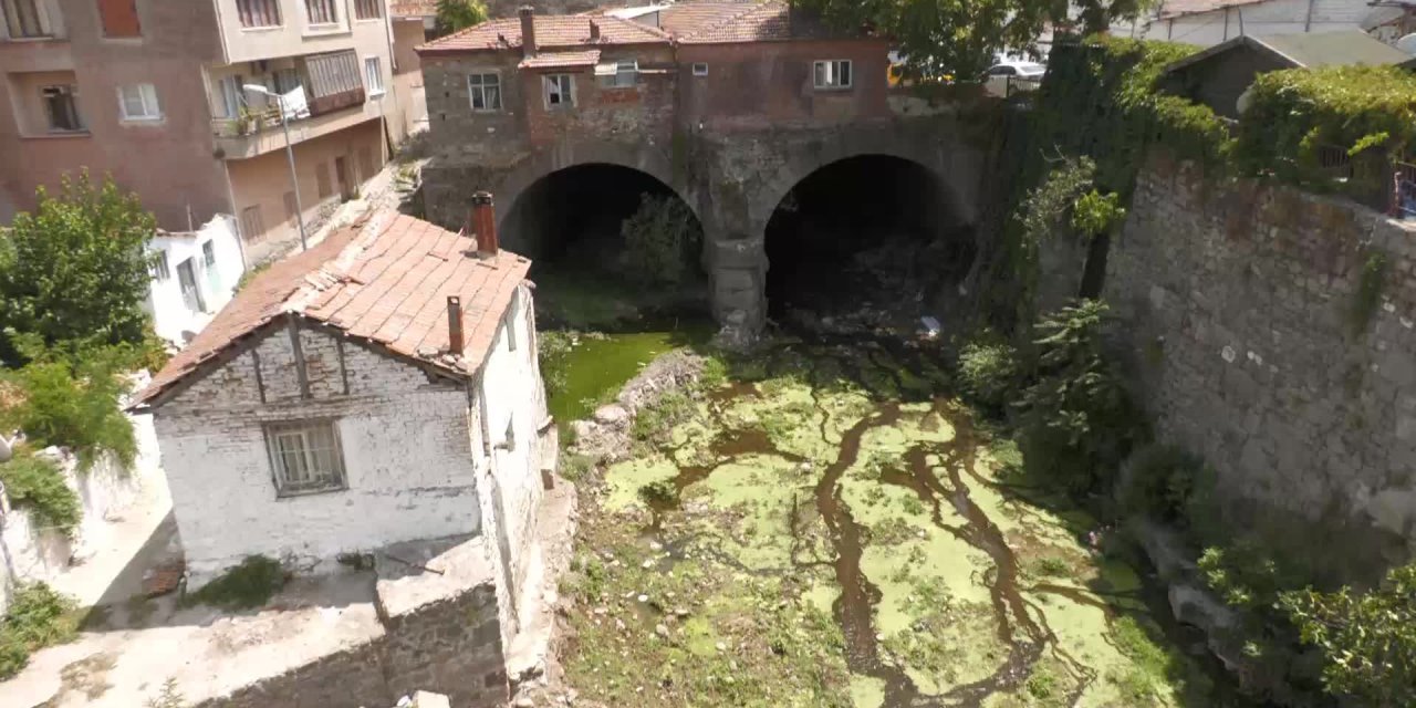 İZMİR'DE 3,5 AY ÖNCE EVİ KAMULAŞTIRILAN CAMİ GÖREVLİSİİNTİHAR ETTİ