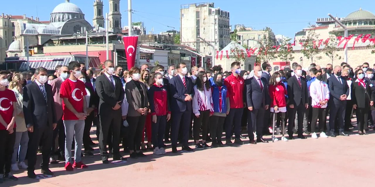 TAKSİM'DEKİ 19 MAYIS TÖRENİNDE GERGİNLİK; İMAMOĞLU, ANONS EDİLEN TÖREN GENELGESİNE TEPKİ GÖSTERDİ