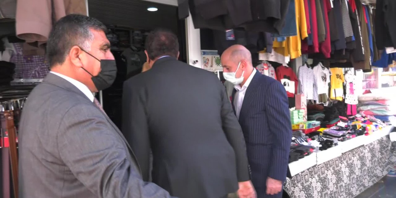 KARSLI MANAV: "120 LİRALIK SATIŞ YAPMIŞIM. YÜZDE 10 KAZANSAM 12 LİRA. NASIL GEÇİNEYİM? GELİN SİZ GEÇİNİN KARDEŞİM"
