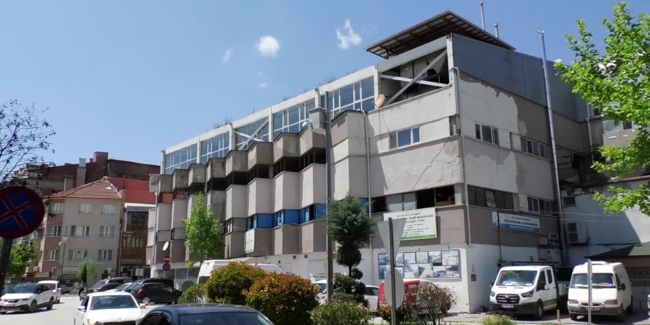 BOLU’NUN KATLI OTOPARKI YIKILMAYI BEKLİYOR