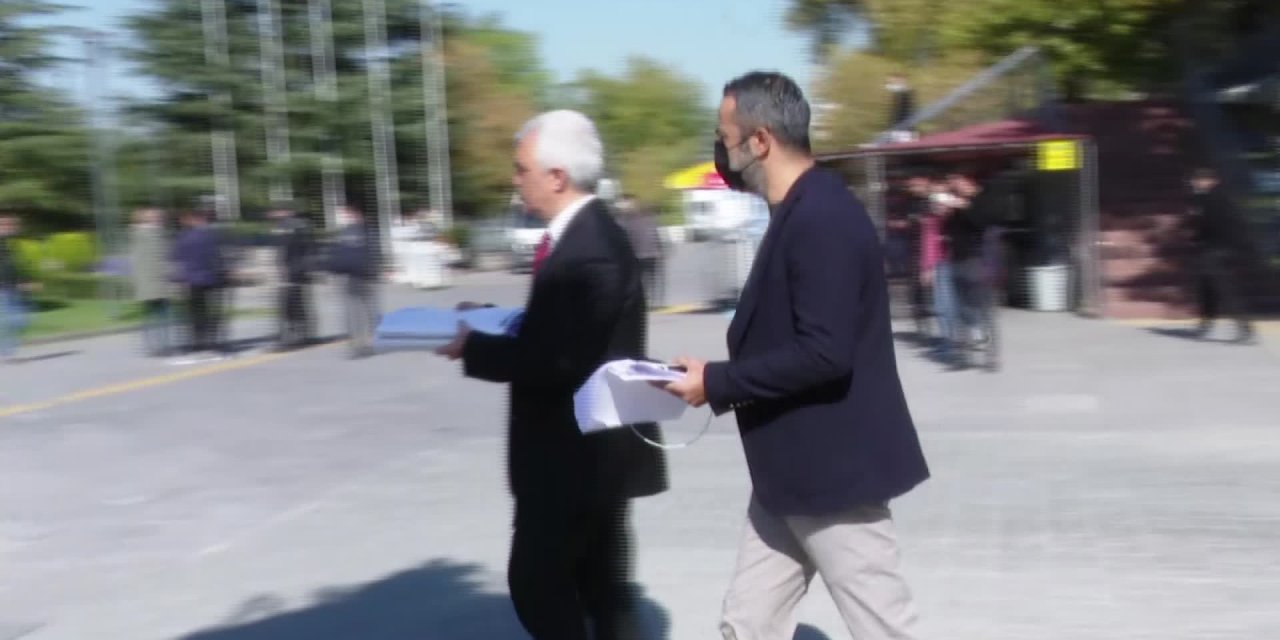 HDP'Lİ GERGERLİOĞLU: "RUHSAR PEKCAN DOLANDIRICILIK YAPIYOR, TÜGVA'DA YOLSUZLUKLAR VAR, HİÇBİR SAVCI HAREKET ETMİYOR, BİZE ANINDA TAKİPSİZLİK"