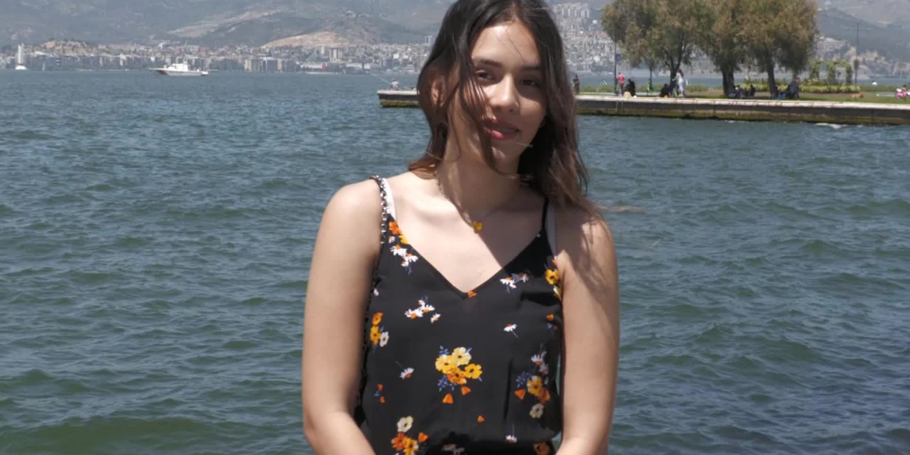 İZMİRLİ LİSE ÖĞRENCİSİNE MANSUR YAVAŞ SÜRPRİZİ