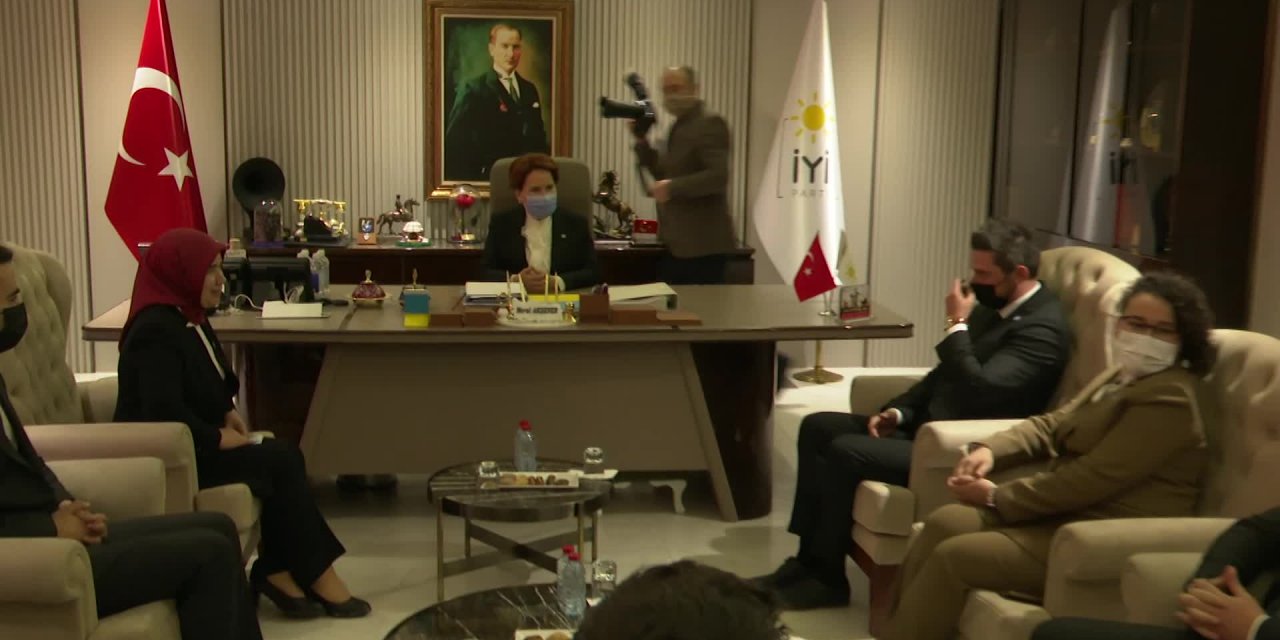 AKŞENER, 19 MAYIS DOLAYISIYLA PARTİLİ GENÇLERLE BİR ARAYA GELDİ