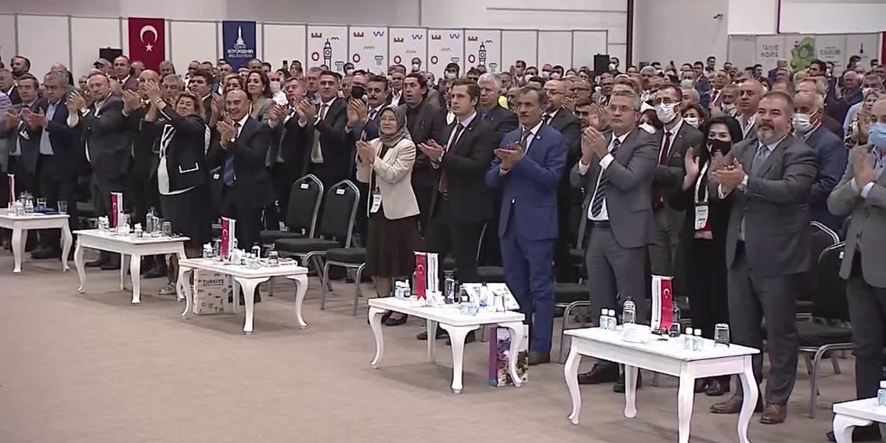 KILIÇDAROĞLU TÜRKİYE MUHTARLAR BULUŞMASI'NDA KONUŞTU: "OYLARINIZA DEĞİL, SORUNLARINIZI ÇÖZMEYE TALİBİM"