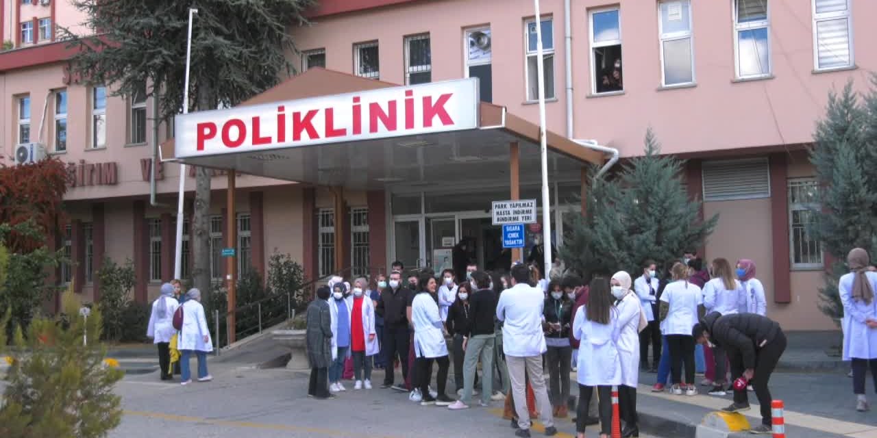 ANKARA ONKOLOJİ HASTANESİ ASİSTANLARI DR. ŞEN'İ ANDI: "ASİSTAN HEKİMLERİN NÖBETİ 130 SAATLE BİTMEMEKTEDİR"