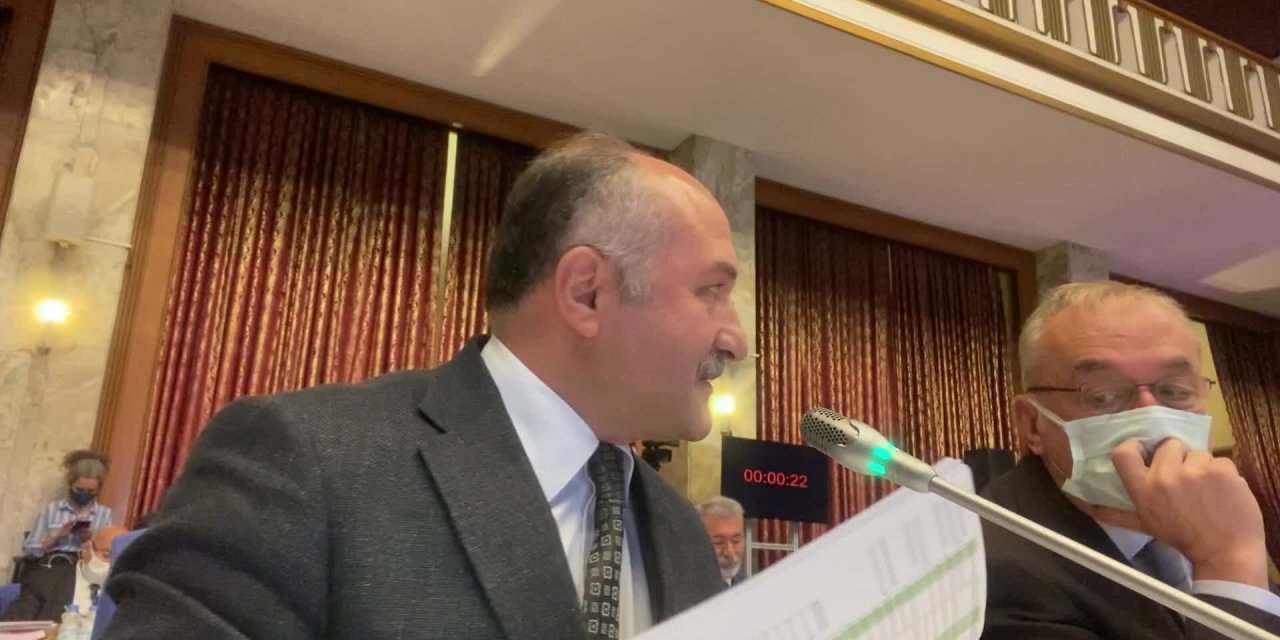İYİ PARTİLİ USTA: “TÜRKİYE’Yİ MAKRO EKONOMİK AÇIDAN KİMİN YÖNETTİĞİNİ BİLMİYORUZ, YÖNETİLİP YÖNETİLMEDİĞİNİ DE BİLMİYORUZ”