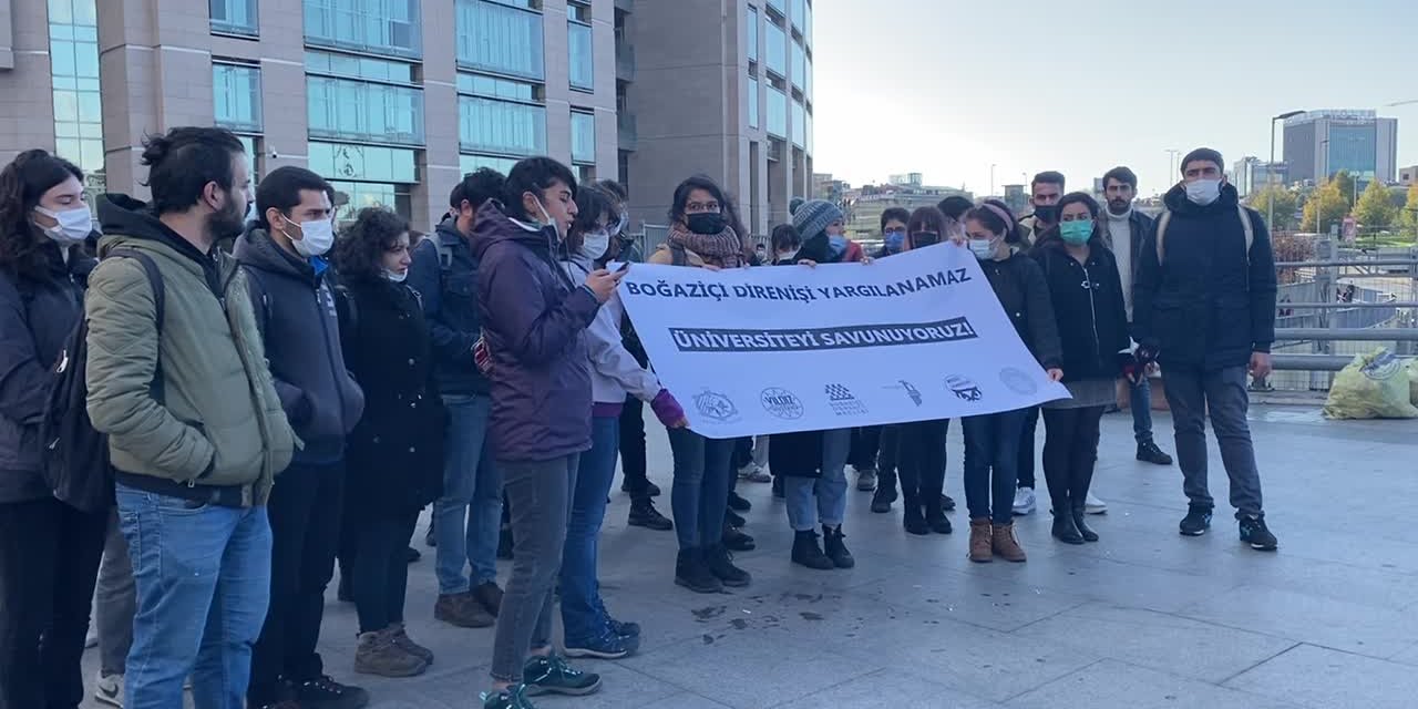 BOĞAZİÇİ PROTESTOLARI NEDENİYLE 3 YILA KADAR HAPSİİSTENEN 97 KİŞİNİN YARGILANMASINA BAŞLANDI
