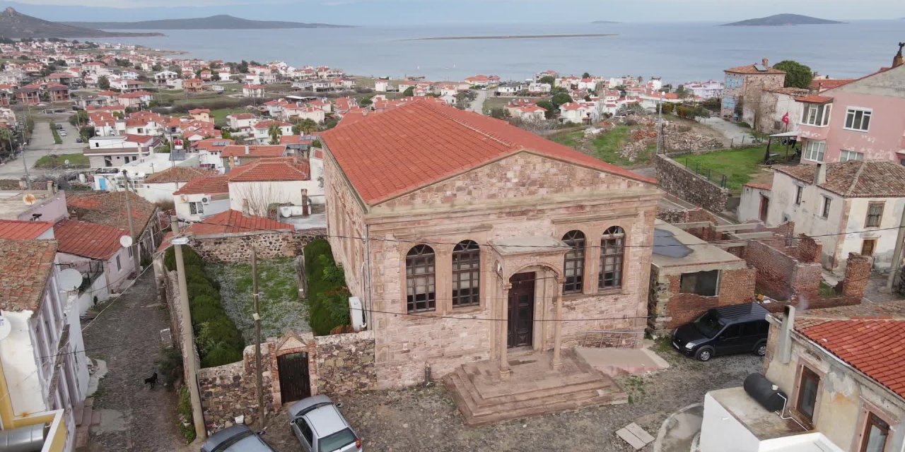 BEKİR COŞKUN'UN ANISINA AYVALIK'TA KURULAN KÜTÜPHANE 30 EKİM'DE AÇILIYOR