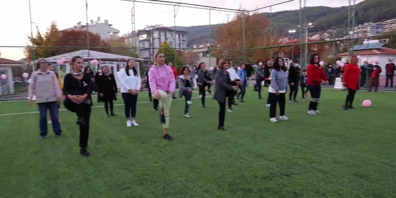 KADINLAR MENTEŞE’DE KANSERE "GOL" ATTI