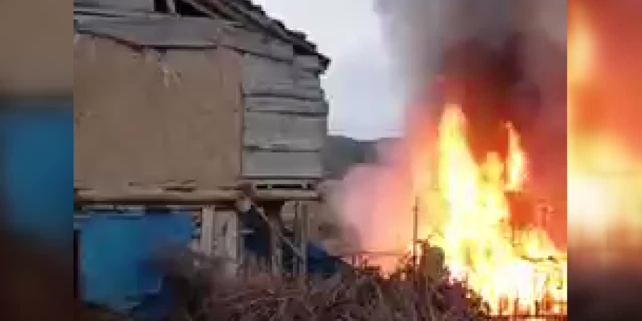 ÇORUM SEKİ KÖYÜ'NDE İKİ EV KÜL OLDU