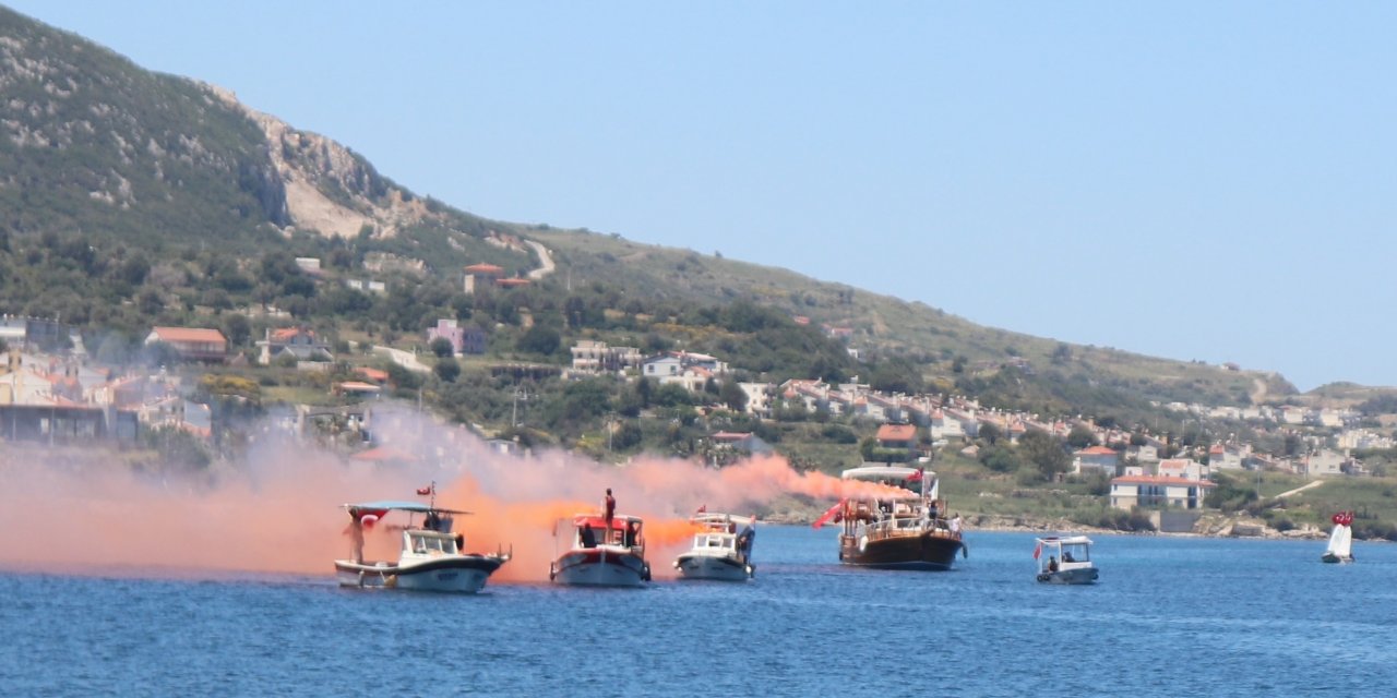 KARABURUN'DA HEM KARADA HEM DENİZDE 19 MAYIS COŞKUSU