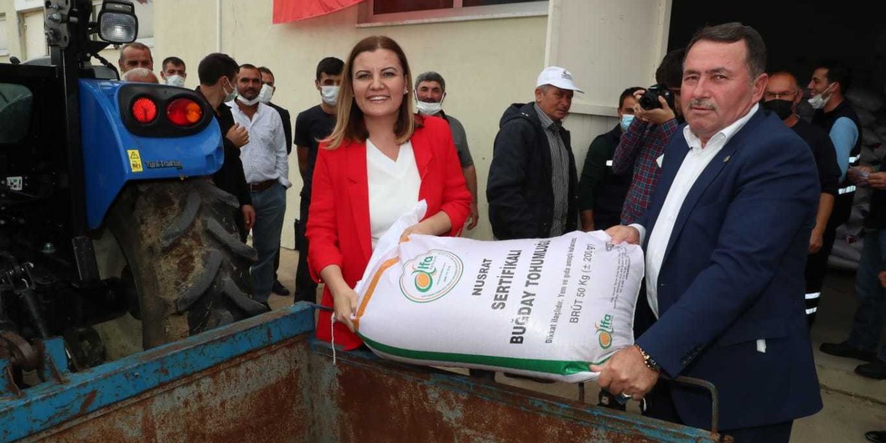 İZMİT BELEDİYESİ, BUĞDAY DESTEĞİ VERDİĞİ ÇİFTÇİLERE GÜBRE DESTEĞİ DE VERECEK