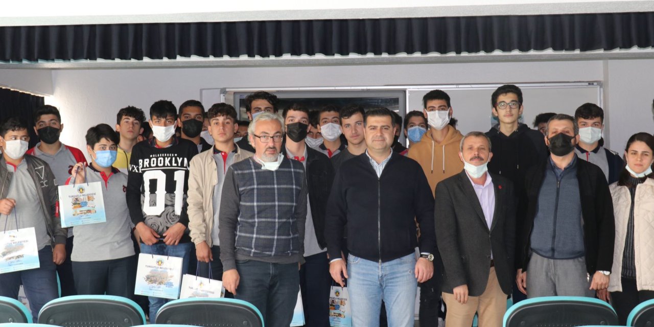 TURGUTLU’DA YEREL TARİH GÖNÜLLÜLERİ YETİŞİYOR