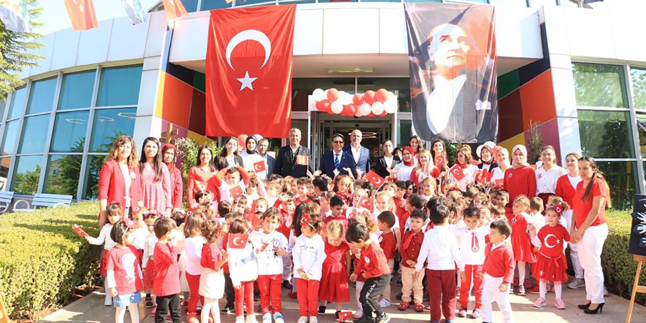 DÖŞEMEALTI BELEDİYE BAŞKANI GENÇ, MİNİKLERİN BAYRAM COŞKUSUNA ORTAK OLDU