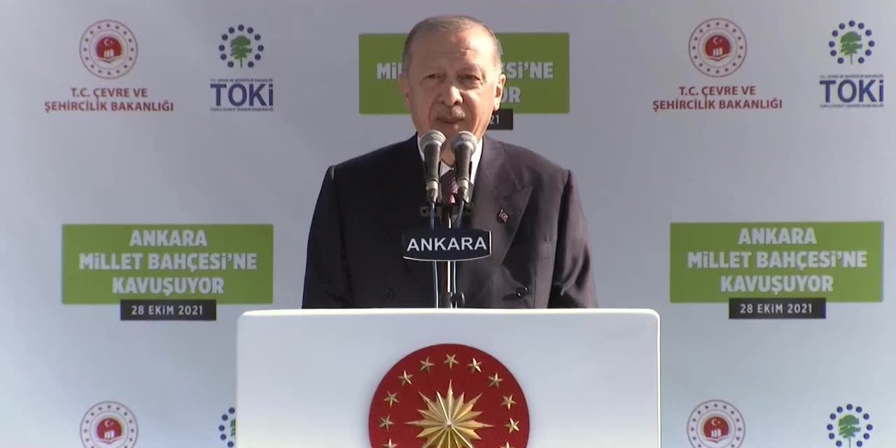 Tiyatro festivalinde sahne İtalyan ve Azerilerin