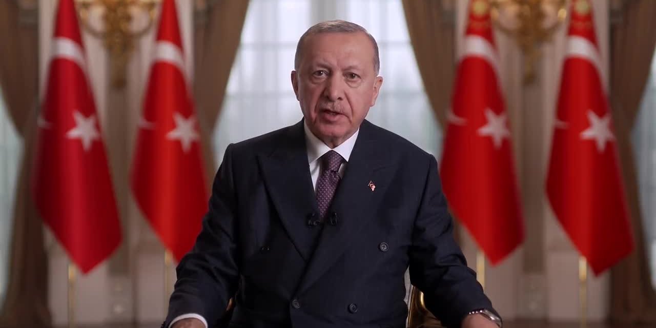 ERDOĞAN’DAN CUMHURİYET BAYRAMI MESAJI: “HİÇBİR SİNSİ SALDIRININ BİZİ YOLUMUZDAN ALIKOYMASINA İZİN VERMEYECEĞİZ”