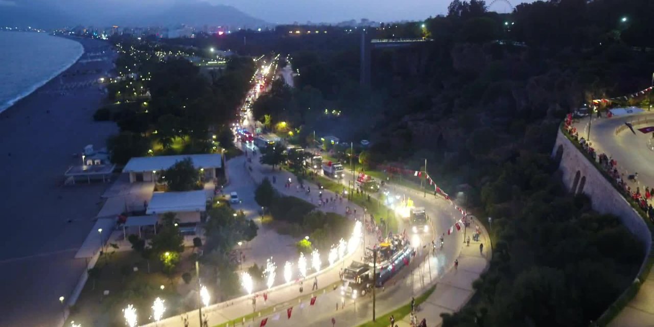 ANTALYA’DA MOBİL FENER ALAYI İLE COŞKULU 19 MAYIS KUTLAMASI