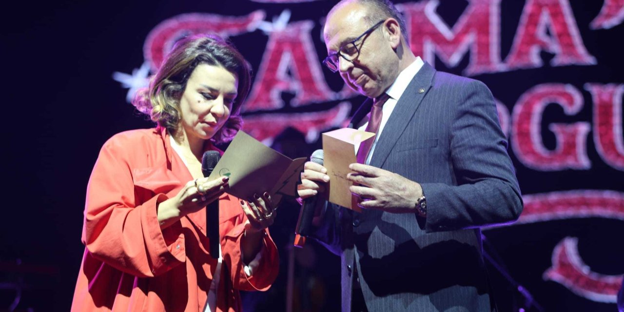 TURGUTLU'DA CUMHURİYET BAYRAMI COŞKUSU FATMA TURGUT İLE YAŞANDI