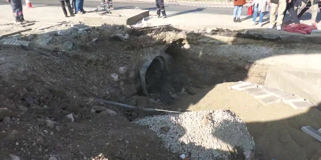 ASKİ, İSTANBUL YOLU’NDAKİ GÖLLENME SORUNUNU ÇÖZÜYOR