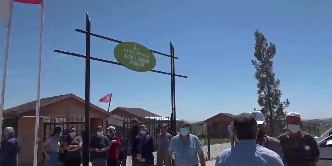 TEPEBAŞI BELEDİYESİ'NDEN FİDE DAĞITIMI
