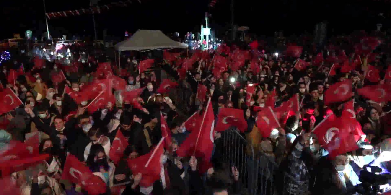 ATAKUM BELEDİYE BAŞKANI DEVECİ: “CUMHURİYET’İN YAŞAMASI İÇİN ŞEHİT OLMAYA VARIZ”