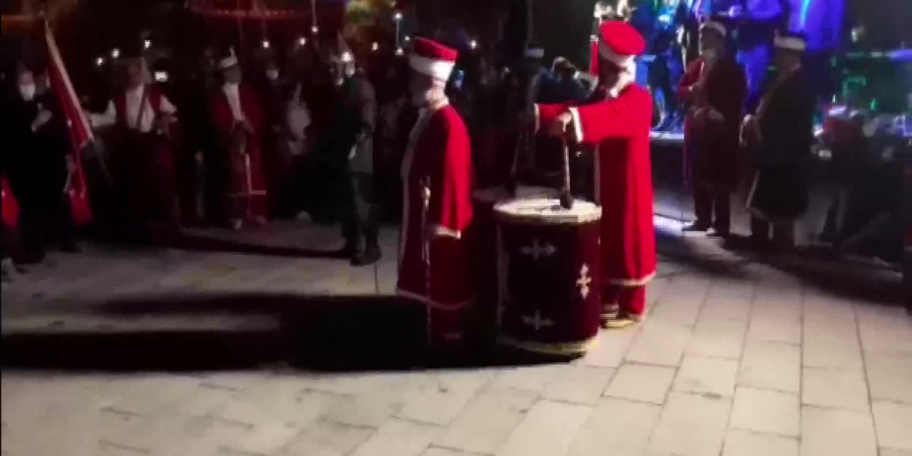 ZONGULDAK’TAKİ BAYRAM KUTLAMALARINDA VATANDAŞLAR, ATATÜRK’ÜN ANILMAMASINA TEPKİ GÖSTERDİ