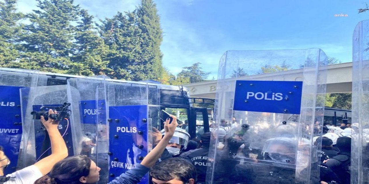 TGS: “GAZETECİLERİN GÖREVİNİ ENGELLEYEN POLİSLER HAKKINDA DAVA AÇILABİLİR”