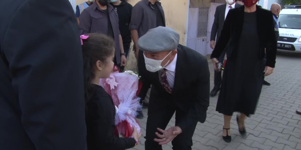 SOYER, 29 EKİM’İ TİRE’NİN KİRELİ KÖYÜ’NDE KUTLADI: "CUMHURİYETİMİZİ HAMASETLE DEĞİL, ALIN TERİMİZ VE ZEKAMIZLA YAŞATIYORUZ"